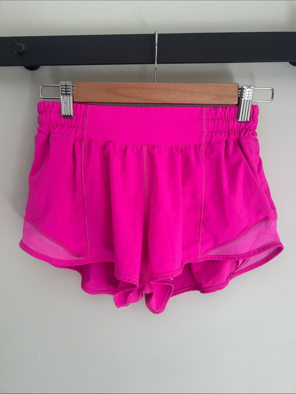 Lululemon Hotty Hot Low-Rise Lined Shorts Size 6